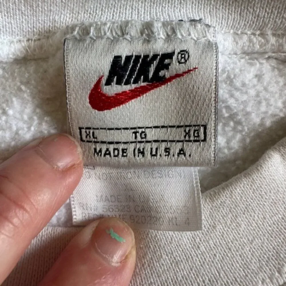 Rare Vintage 90s Nike Town Chicago Embroidered Sweatshirt 8553